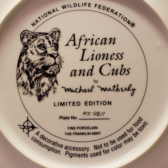 Vtg African Lioness & Cubs Plate 24Kt Gold Rim NWF - Picture 3 of 4